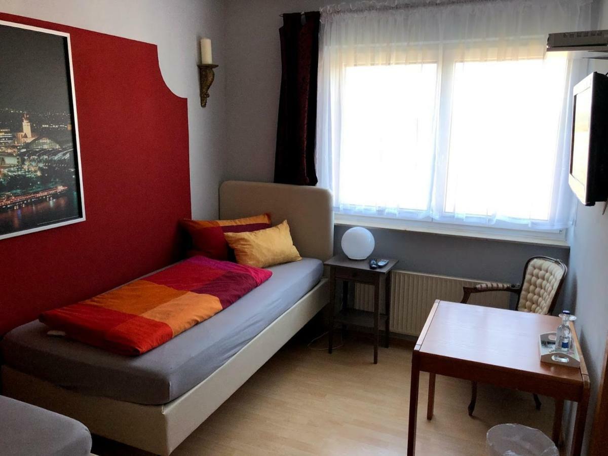 Wimbach Hotel Garni Zum Adenauer Forst מראה חיצוני תמונה
